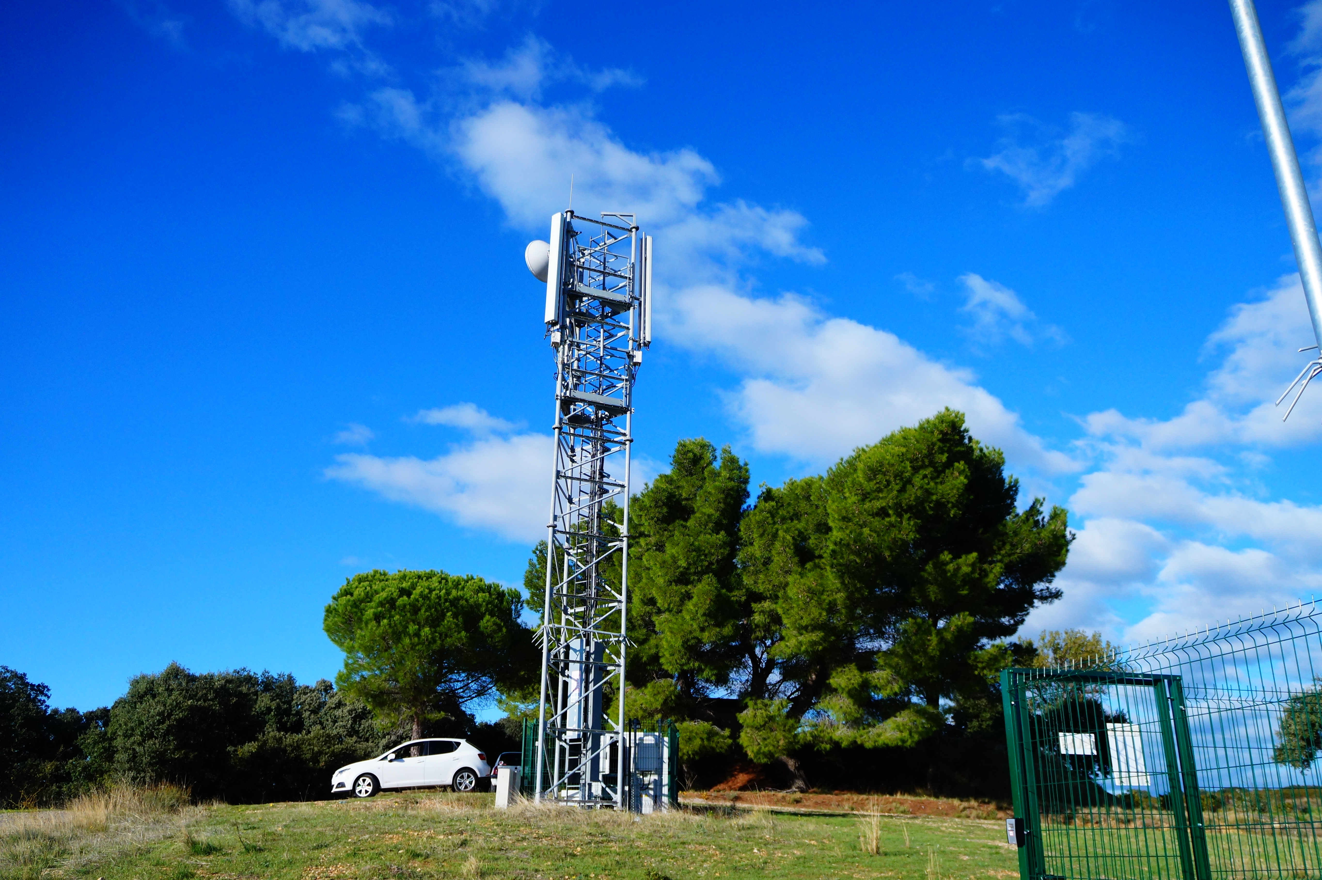 Antenne relais mobile Bougues/SFR 4G ( Hérault - France )